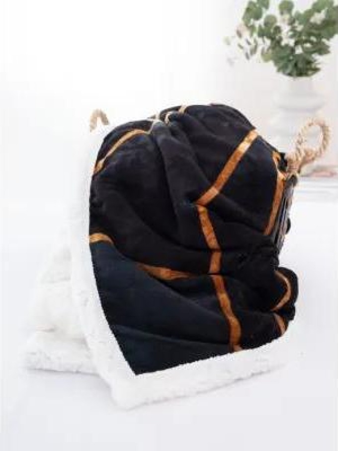 Příjemná deka s termoizolačními vrstvami - beránka a mikroplyš, velikost 150 × 200 cm, zelená barva
