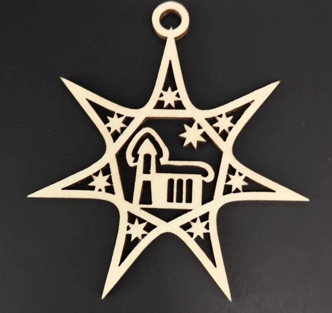 AMADEA Dřevěná ozdoba hvězda s kostelem 8 cm