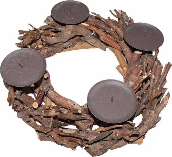 Adventní svícen vyrobený z kořenů s kovovými bodci na upevnění svíček, přírodní barva, rozměry 32 cm průměr, 10 cm výška