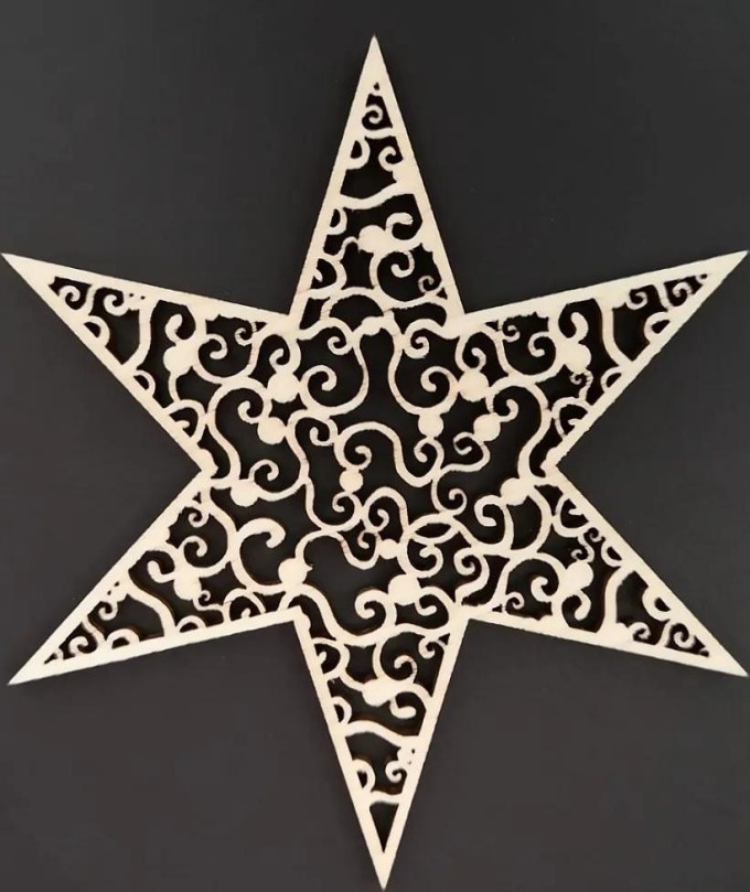 AMADEA Dřevěná ozdoba hvězda s ornamentem 9 cm